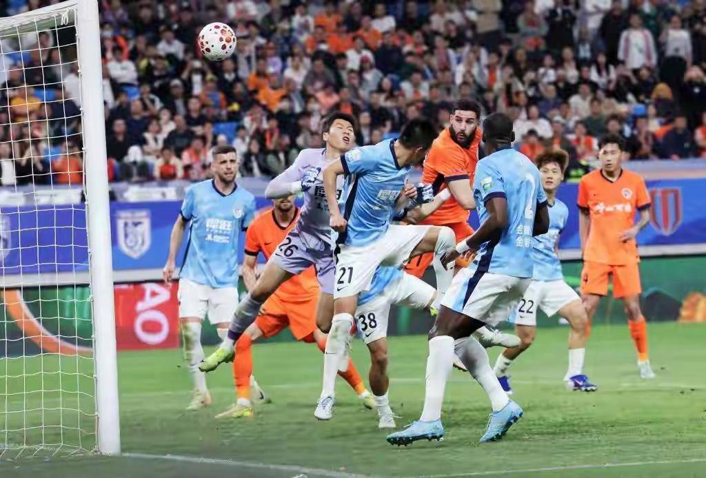 中超青岛海牛3-1击败大连英博 豪取顶级联赛四连胜